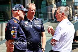 (L to R): Adrian Newey (GBR) Red Bull Racing Chief Technical Officer with Paul Monaghan (GBR) Red Bull Racing Chief Engineer and David Domingo (ESP) FIA Steward. 20.05.2022 Formula 1 World Championship, Rd 6, Spanish Grand Prix, Barcelona, Spain, Practice Day.