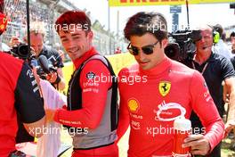 Carlos Sainz Jr (ESP) Ferrari with team mate Charles Leclerc (MON) Ferrari on the grid.. 22.05.2022. Formula 1 World Championship, Rd 6, Spanish Grand Prix, Barcelona, Spain, Race Day.