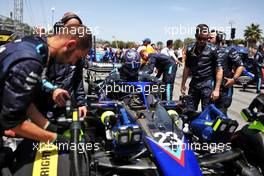 Alexander Albon (THA) Williams Racing FW44 on the grid. 22.05.2022. Formula 1 World Championship, Rd 6, Spanish Grand Prix, Barcelona, Spain, Race Day.