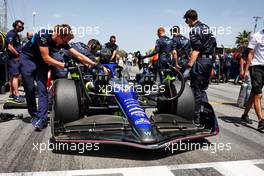 Alexander Albon (THA) Williams Racing FW44 on the grid. 22.05.2022. Formula 1 World Championship, Rd 6, Spanish Grand Prix, Barcelona, Spain, Race Day.