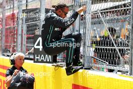 Lewis Hamilton (GBR) Mercedes AMG F1 on the grid. 22.05.2022. Formula 1 World Championship, Rd 6, Spanish Grand Prix, Barcelona, Spain, Race Day.