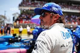 Fernando Alonso (ESP) Alpine F1 Team on the grid. 22.05.2022. Formula 1 World Championship, Rd 6, Spanish Grand Prix, Barcelona, Spain, Race Day.