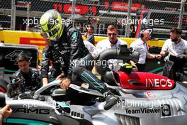 Lewis Hamilton (GBR) Mercedes AMG F1 W13 on the grid. 22.05.2022. Formula 1 World Championship, Rd 6, Spanish Grand Prix, Barcelona, Spain, Race Day.