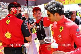 Carlos Sainz Jr (ESP) Ferrari with team mate Charles Leclerc (MON) Ferrari on the grid.. 22.05.2022. Formula 1 World Championship, Rd 6, Spanish Grand Prix, Barcelona, Spain, Race Day.