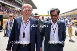 (L to R): Stefano Domenicali (ITA) Formula One President and CEO with Mohammed Bin Sulayem (UAE) FIA President on the grid. 22.05.2022. Formula 1 World Championship, Rd 6, Spanish Grand Prix, Barcelona, Spain, Race Day.
