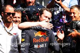 Sergio Perez (MEX) Red Bull Racing celebrates his second position with the team in parc ferme. 22.05.2022. Formula 1 World Championship, Rd 6, Spanish Grand Prix, Barcelona, Spain, Race Day.