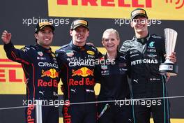 1st place Max Verstappen (NLD) Red Bull Racing RB18, 2nd place Sergio Perez (MEX) Red Bull Racing RB18 and 3rd place George Russell (GBR) Mercedes AMG F1 W13 with Joanna Fleet (GBR) Red Bull Racing Head Of Human Resources. 22.05.2022. Formula 1 World Championship, Rd 6, Spanish Grand Prix, Barcelona, Spain, Race Day.