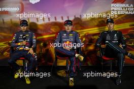 (L to R): Sergio Perez (MEX) Red Bull Racing; Max Verstappen (NLD) Red Bull Racing; and George Russell (GBR) Mercedes AMG F1, in the post race FIA Press Conference. 22.05.2022. Formula 1 World Championship, Rd 6, Spanish Grand Prix, Barcelona, Spain, Race Day.