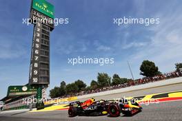 Sergio Perez (MEX) Red Bull Racing RB18. 21.05.2022. Formula 1 World Championship, Rd 6, Spanish Grand Prix, Barcelona, Spain, Qualifying Day.