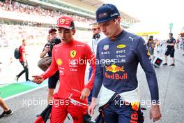 (L to R): Pole sitter Charles Leclerc (MON) Ferrari in qualifying parc ferme with second placed Max Verstappen (NLD) Red Bull Racing. 21.05.2022. Formula 1 World Championship, Rd 6, Spanish Grand Prix, Barcelona, Spain, Qualifying Day.