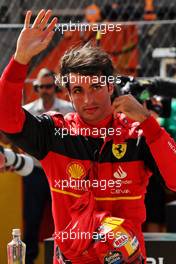 Carlos Sainz Jr (ESP) Ferrari celebrates his third position in qualifying parc ferme. 21.05.2022. Formula 1 World Championship, Rd 6, Spanish Grand Prix, Barcelona, Spain, Qualifying Day.