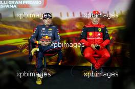 (L to R): Max Verstappen (NLD) Red Bull Racing and Charles Leclerc (MON) Ferrari, in the post qualifying FIA Press Conference. 21.05.2022. Formula 1 World Championship, Rd 6, Spanish Grand Prix, Barcelona, Spain, Qualifying Day.