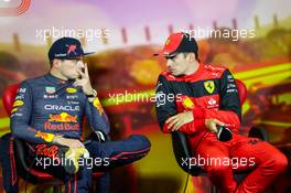 (L to R): Max Verstappen (NLD) Red Bull Racing and Charles Leclerc (MON) Ferrari, in the post qualifying FIA Press Conference. 21.05.2022. Formula 1 World Championship, Rd 6, Spanish Grand Prix, Barcelona, Spain, Qualifying Day.