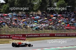 Sergio Perez (MEX) Red Bull Racing RB18. 21.05.2022. Formula 1 World Championship, Rd 6, Spanish Grand Prix, Barcelona, Spain, Qualifying Day.