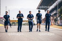Nicholas Latifi (CDN) Williams Racing walks the circuit with the team. 19.05.2022. Formula 1 World Championship, Rd 6, Spanish Grand Prix, Barcelona, Spain, Preparation Day.