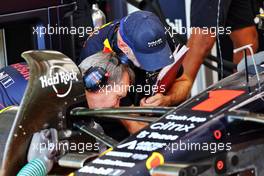 Adrian Newey (GBR) Red Bull Racing Chief Technical Officer and Paul Monaghan (GBR) Red Bull Racing Chief Engineer with the Red Bull Racing RB18 of Max Verstappen (NLD). 22.07.2022. Formula 1 World Championship, Rd 12, French Grand Prix, Paul Ricard, France, Practice Day.
