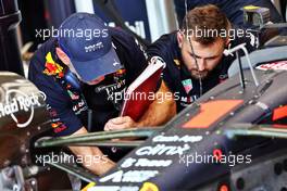 Adrian Newey (GBR) Red Bull Racing Chief Technical Officer with the Red Bull Racing RB18 of Max Verstappen (NLD). 22.07.2022. Formula 1 World Championship, Rd 12, French Grand Prix, Paul Ricard, France, Practice Day.