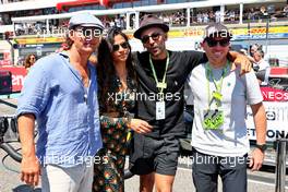 Matthew McConaughey (USA) Actor With his wife Camila Alves (BRA) On the grid. 24.07.2022. Formula 1 World Championship, Rd 12, French Grand Prix, Paul Ricard, France, Race Day.