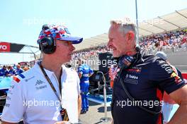 (L to R): Alan Permane (GBR) Alpine F1 Team Trackside Operations Director with Jonathan Wheatley (GBR) Red Bull Racing Team Manager on the grid. 24.07.2022. Formula 1 World Championship, Rd 12, French Grand Prix, Paul Ricard, France, Race Day.