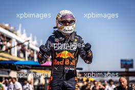 Race winner Max Verstappen (NLD) Red Bull Racing celebrates in parc ferme. 24.07.2022. Formula 1 World Championship, Rd 12, French Grand Prix, Paul Ricard, France, Race Day.
