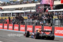 Race winner Max Verstappen (NLD) Red Bull Racing RB18 passes the team at the end of the race. 24.07.2022. Formula 1 World Championship, Rd 12, French Grand Prix, Paul Ricard, France, Race Day.