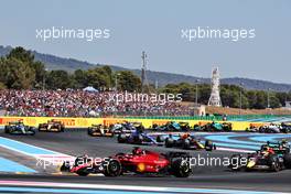 Charles Leclerc (MON) Ferrari F1-75 at the start of the race. 24.07.2022. Formula 1 World Championship, Rd 12, French Grand Prix, Paul Ricard, France, Race Day.