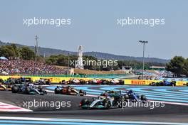 Lewis Hamilton (GBR) Mercedes AMG F1 W13 at the start of the race. 24.07.2022. Formula 1 World Championship, Rd 12, French Grand Prix, Paul Ricard, France, Race Day.