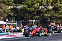 Charles Leclerc (MON) Ferrari F1-75 leads at the start of the race. 24.07.2022. Formula 1 World Championship, Rd 12, French Grand Prix, Paul Ricard, France, Race Day.