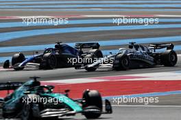 Alexander Albon (THA) Williams Racing FW44 and Pierre Gasly (FRA) AlphaTauri AT03 battle for position. 24.07.2022. Formula 1 World Championship, Rd 12, French Grand Prix, Paul Ricard, France, Race Day.