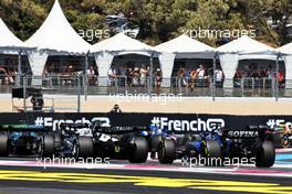 Alexander Albon (THA) Williams Racing FW44 at the start of the race. 24.07.2022. Formula 1 World Championship, Rd 12, French Grand Prix, Paul Ricard, France, Race Day.