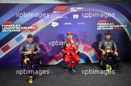 (L to R): Max Verstappen (NLD) Red Bull Racing; Charles Leclerc (MON) Ferrari; and Sergio Perez (MEX) Red Bull Racing, in the post qualifying FIA Press Conference. 23.07.2022. Formula 1 World Championship, Rd 12, French Grand Prix, Paul Ricard, France, Qualifying Day.