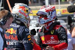 (L to R): Max Verstappen (NLD) Red Bull Racing with pole sitter Sergio Perez (MEX) Red Bull Racing in qualifying parc ferme. 23.07.2022. Formula 1 World Championship, Rd 12, French Grand Prix, Paul Ricard, France, Qualifying Day.