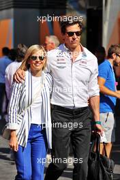 (L to R): Susie Wolff (GBR) with her husband Toto Wolff (GER) Mercedes AMG F1 Shareholder and Executive Director. 24.07.2022. Formula 1 World Championship, Rd 12, French Grand Prix, Paul Ricard, France, Race Day.