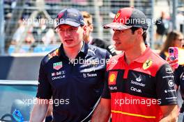 (L to R): Max Verstappen (NLD) Red Bull Racing and Carlos Sainz Jr (ESP) Ferrari on the drivers parade. 24.07.2022. Formula 1 World Championship, Rd 12, French Grand Prix, Paul Ricard, France, Race Day.