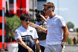 (L to R): Yuki Tsunoda (JPN) AlphaTauri with George Russell (GBR) Mercedes AMG F1. 21.07.2022. Formula 1 World Championship, Rd 12, French Grand Prix, Paul Ricard, France, Preparation Day.