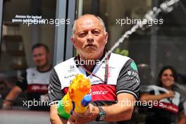 Frederic Vasseur (FRA) Alfa Romeo F1 Team Team Principal in the paddock with a water pistol. 21.07.2022. Formula 1 World Championship, Rd 12, French Grand Prix, Paul Ricard, France, Preparation Day.