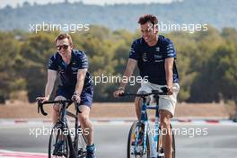 Alexander Albon (THA) Williams Racing rides the circuit with the team. 21.07.2022. Formula 1 World Championship, Rd 12, French Grand Prix, Paul Ricard, France, Preparation Day.