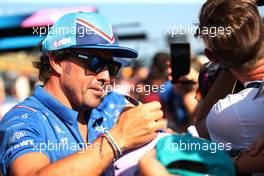 Fernando Alonso (ESP) Alpine F1 Team signs autographs for the fans.. 21.07.2022. Formula 1 World Championship, Rd 12, French Grand Prix, Paul Ricard, France, Preparation Day.