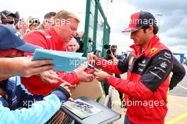 Carlos Sainz Jr (ESP) Ferrari signs autographs for the fans. 01.07.2022. Formula 1 World Championship, Rd 10, British Grand Prix, Silverstone, England, Practice Day.