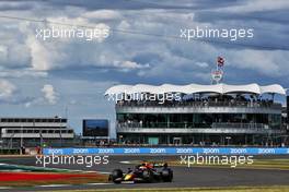 Max Verstappen (NLD) Red Bull Racing RB18. 01.07.2022. Formula 1 World Championship, Rd 10, British Grand Prix, Silverstone, England, Practice Day.