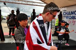 Yuki Tsunoda (JPN) AlphaTauri with fan. 01.07.2022. Formula 1 World Championship, Rd 10, British Grand Prix, Silverstone, England, Practice Day.