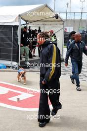 Lewis Hamilton (GBR) Mercedes AMG F1 with Roscoe (GBR) Dog. 01.07.2022. Formula 1 World Championship, Rd 10, British Grand Prix, Silverstone, England, Practice Day.