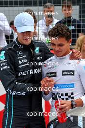 (L to R): George Russell (GBR) Mercedes AMG F1 with Lando Norris (GBR) McLaren on the grid. 03.07.2022. Formula 1 World Championship, Rd 10, British Grand Prix, Silverstone, England, Race Day.
