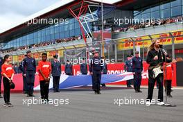Sam Ryder (GBR) Singer performs the national anthem on the grid. 03.07.2022. Formula 1 World Championship, Rd 10, British Grand Prix, Silverstone, England, Race Day.