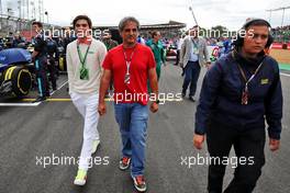 Juan Pablo Montoya (COL) with his son Sebastian Montoya on the grid. 03.07.2022. Formula 1 World Championship, Rd 10, British Grand Prix, Silverstone, England, Race Day.