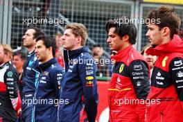 Carlos Sainz Jr (ESP) Ferrari as the grid observes the national anthem. 03.07.2022. Formula 1 World Championship, Rd 10, British Grand Prix, Silverstone, England, Race Day.