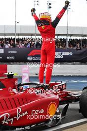 Race winner Carlos Sainz Jr (ESP) Ferrari F1-75 celebrates in parc ferme. 03.07.2022. Formula 1 World Championship, Rd 10, British Grand Prix, Silverstone, England, Race Day.