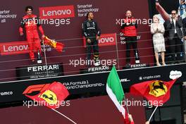 Carlos Sainz Jr (ESP) Ferrari F1-75 and Lewis Hamilton (GBR) Mercedes AMG F1 W13. 03.07.2022. Formula 1 World Championship, Rd 10, British Grand Prix, Silverstone, England, Race Day.