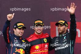 1st place Carlos Sainz Jr (ESP) Ferrari F1-75, with 2nd place Sergio Perez (MEX) Red Bull Racing RB18 and 3rd place Lewis Hamilton (GBR) Mercedes AMG F1 W13. 03.07.2022. Formula 1 World Championship, Rd 10, British Grand Prix, Silverstone, England, Race Day.