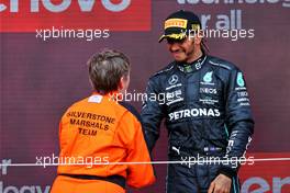 Third placed Lewis Hamilton (GBR) Mercedes AMG F1 on the podium with Nadine Lewis (GBR) British Motorsports Marshals Club Chair 03.07.2022. Formula 1 World Championship, Rd 10, British Grand Prix, Silverstone, England, Race Day.